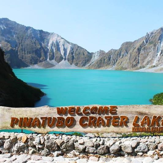 Mount pinatubo crater lake